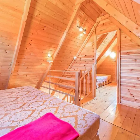 2 Bedroom Stunning In *